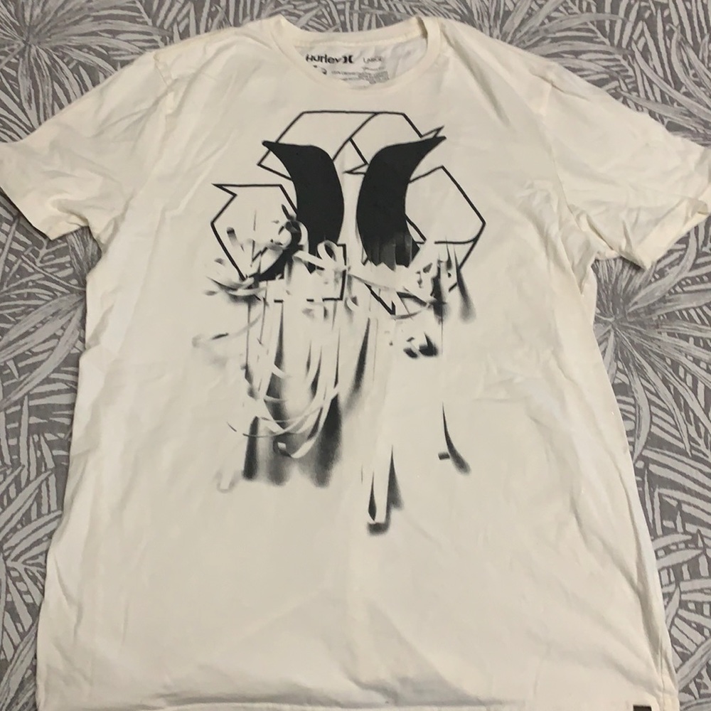 Hurley large T-shirt cream snd black 💯 % certified organic cotton